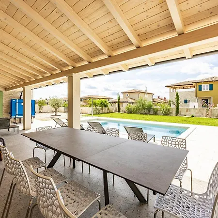 Lunistra Willa Modrušani