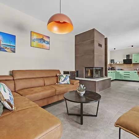 Lunistra Willa Modrušani