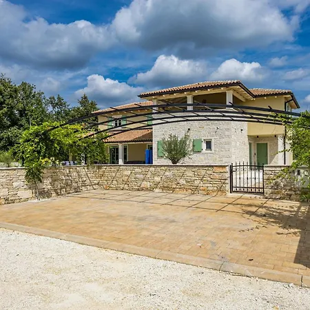 Villa Lunistra Šivati